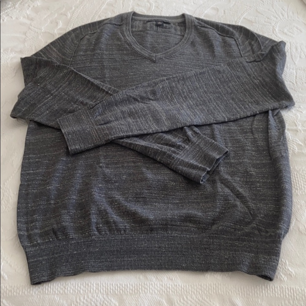 Banana Republic grey heathered v-neck sweater
